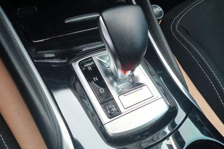 Used Infiniti QX30 2017 2.0T Four-Wheel Drive Fashion Edition Gear Lever