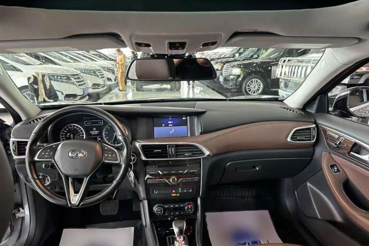 Used Infiniti QX30 2017 1.6T Two-Wheel-Drive Sport Edition Interior 1