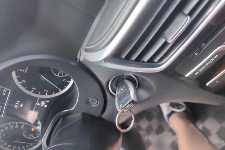 Used Infiniti QX30 2017 1.6T Two-Wheel-Drive Sport Edition Interior 1