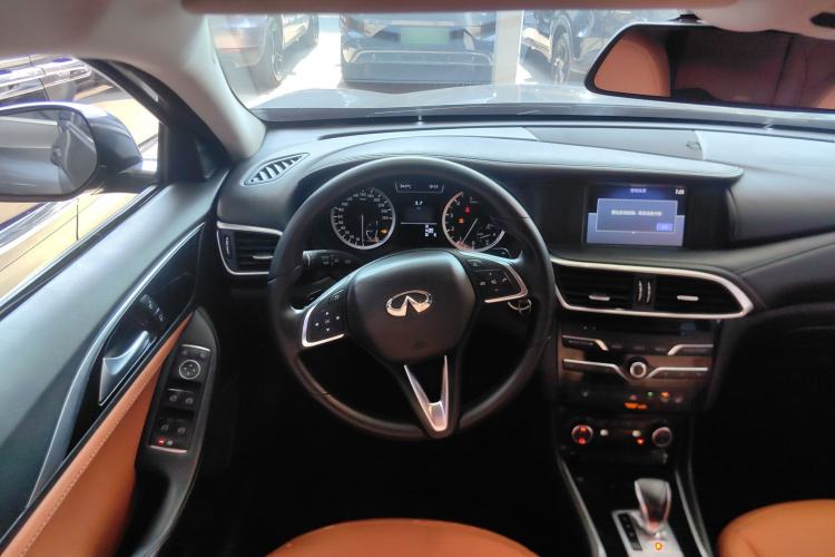 Used Infiniti QX30 2017 1.6T Two-Wheel-Drive Sport Edition Interior 2