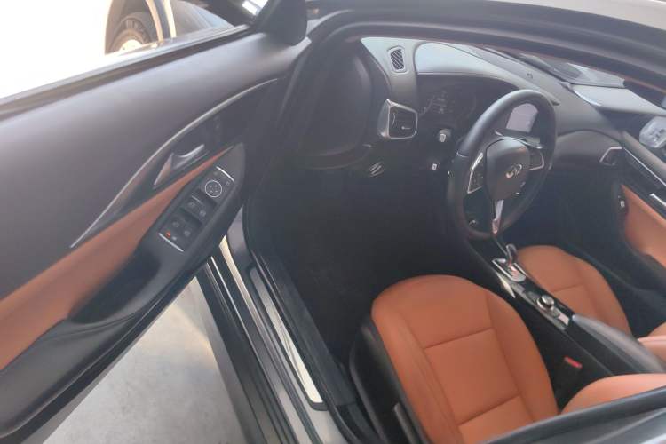 Used Infiniti QX30 2017 1.6T Two-Wheel-Drive Sport Edition Interior 3