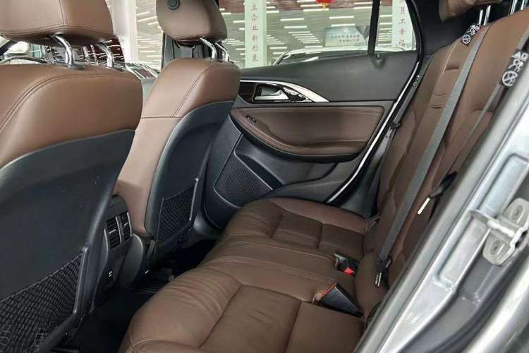 Used Infiniti QX30 2017 1.6T Two-Wheel-Drive Sport Edition Interior 3