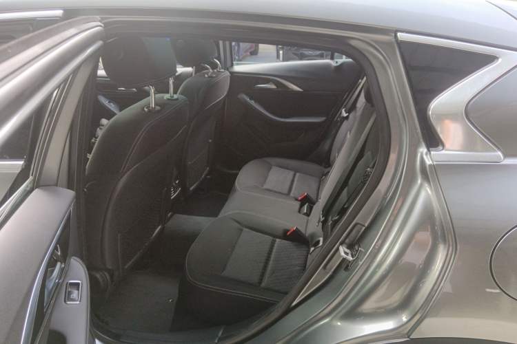 Used Infiniti QX30 2017 1.6T Two-Wheel-Drive Sport Edition Interior 4