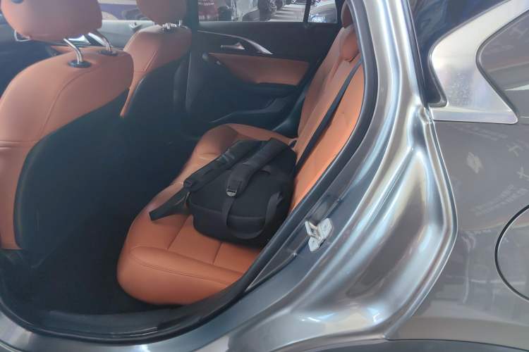 Used Infiniti QX30 2017 1.6T Two-Wheel-Drive Sport Edition Interior 4
