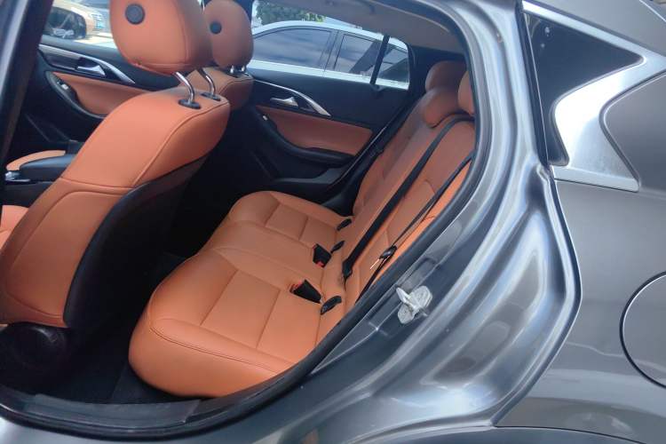 Used Infiniti QX30 2017 1.6T Two-Wheel-Drive Sport Edition Interior 4