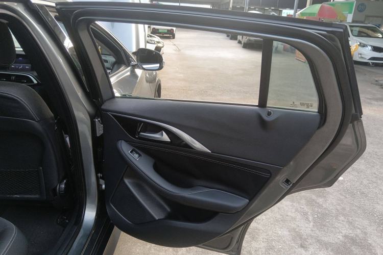 Used Infiniti QX30 2017 1.6T Two-Wheel-Drive Sport Edition Interior 6