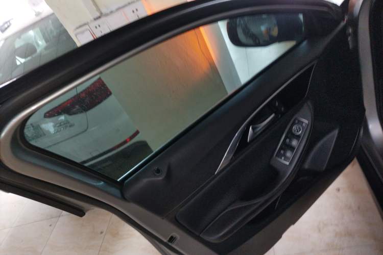 Used Infiniti QX30 2017 1.6T Two-Wheel-Drive Sport Edition Left Front Door Interior