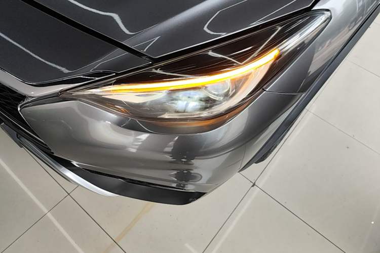 Used Infiniti QX30 2017 1.6T Two-Wheel-Drive Sport Edition Left Front Headlight