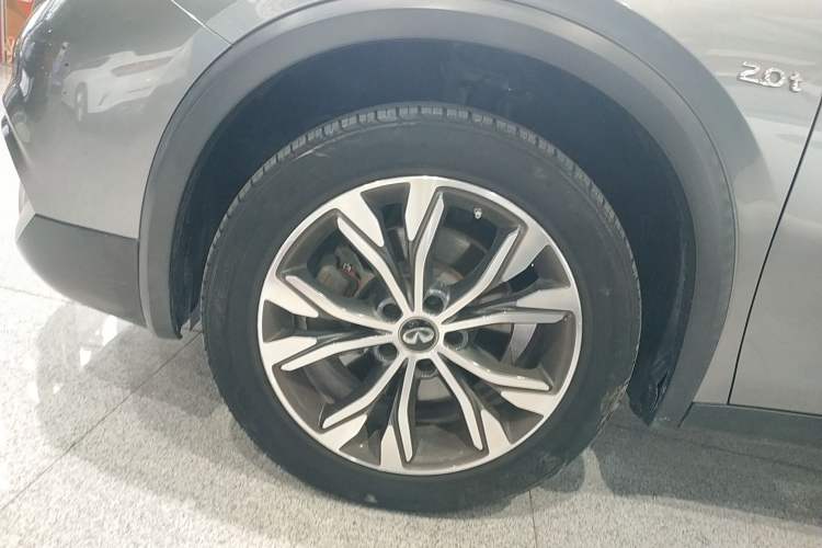Used Infiniti QX30 2017 2.0T Four-Wheel Drive Fashion Edition Left Front Wheel Hub