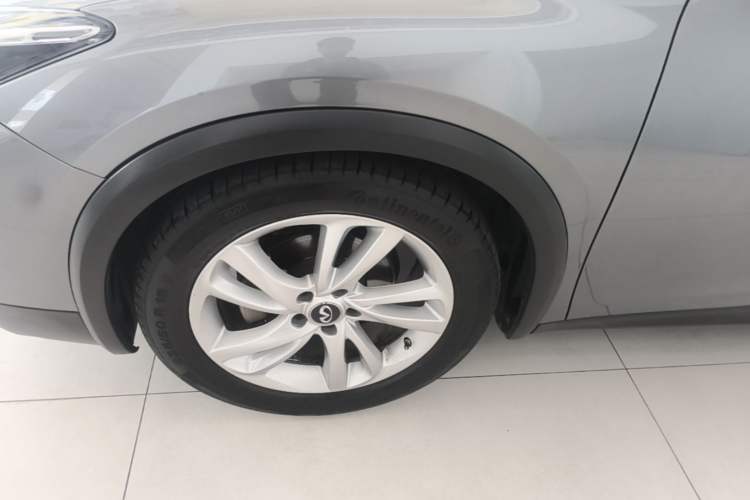 Used Infiniti QX30 2017 1.6T Two-Wheel Drive Fashion Edition Left Front Wheel Hub