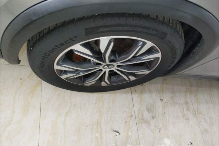 Used Infiniti QX30 2017 1.6T Two-Wheel-Drive Sport Edition Left Front Wheel Hub