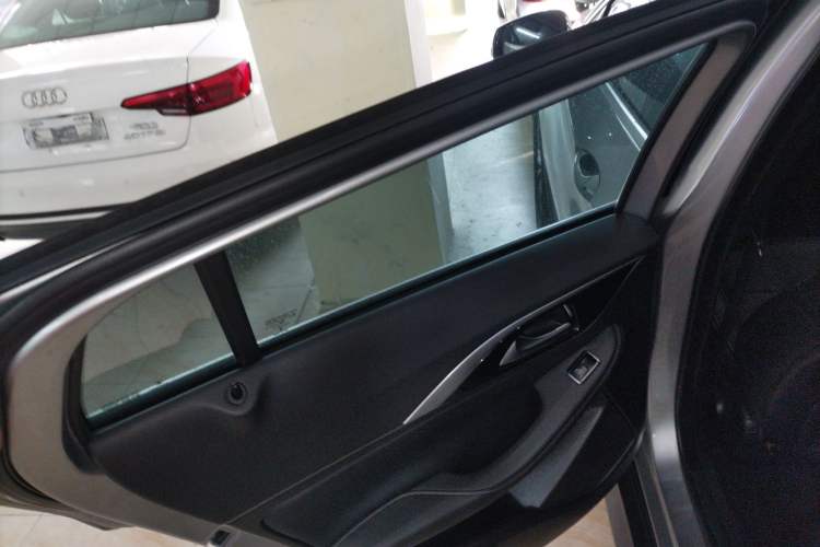 Used Infiniti QX30 2017 1.6T Two-Wheel-Drive Sport Edition Left Rear Door Interior