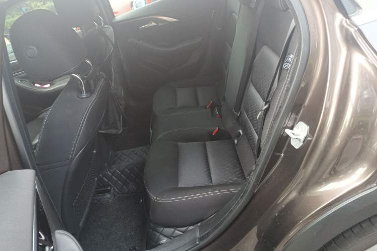 Used Infiniti QX30 2017 2.0T Four-Wheel Drive Fashion Edition Left Rear Seat