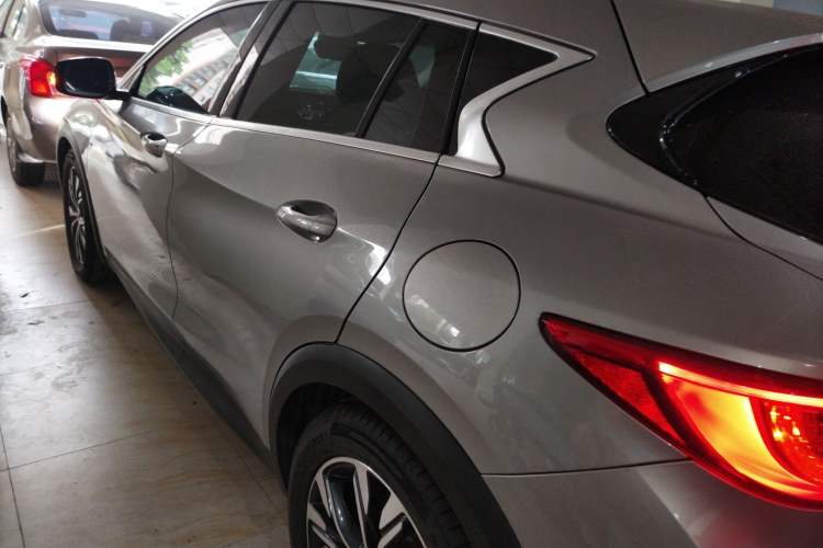 Used Infiniti QX30 2017 1.6T Two-Wheel-Drive Sport Edition Left Side