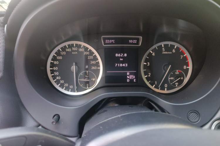 Used Infiniti QX30 2017 1.6T Two-Wheel-Drive Sport Edition Odometer Close Up
