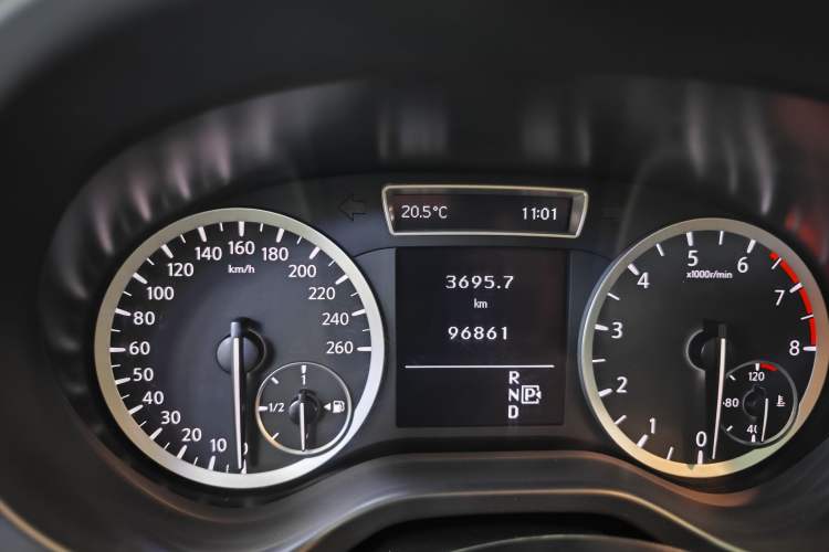 Used Infiniti QX30 2017 1.6T Two-Wheel-Drive Sport Edition Odometer Close Up