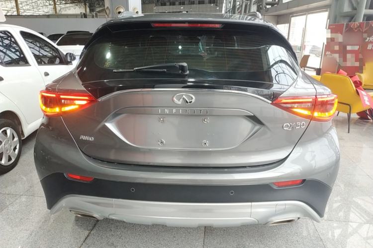 Used Infiniti QX30 2017 2.0T Four-Wheel Drive Fashion Edition Rear
