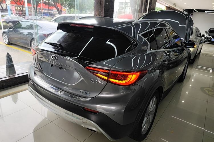 Used Infiniti QX30 2017 1.6T Two-Wheel-Drive Sport Edition Rear Right 45 Deg