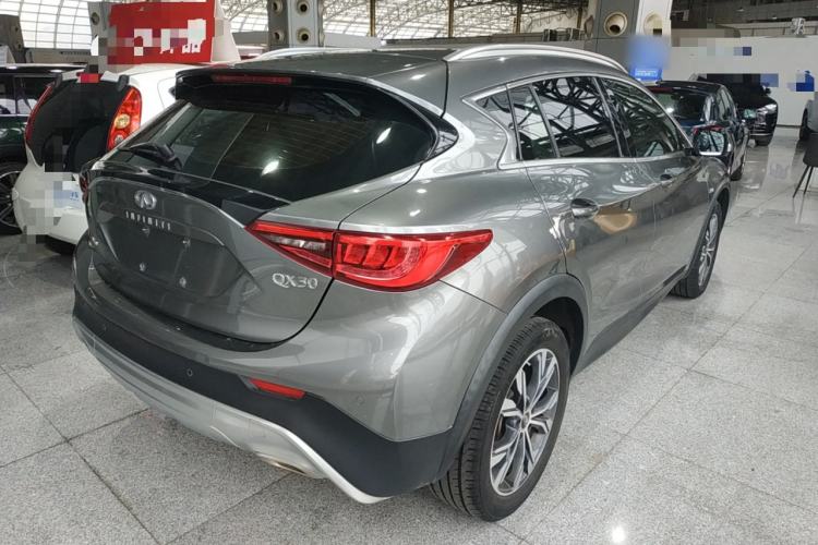 Used Infiniti QX30 2017 2.0T Four-Wheel Drive Fashion Edition Rear Right 45 Deg