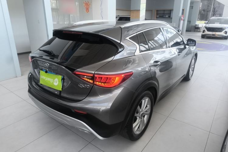 Used Infiniti QX30 2017 1.6T Two-Wheel Drive Fashion Edition Rear Right 45 Deg