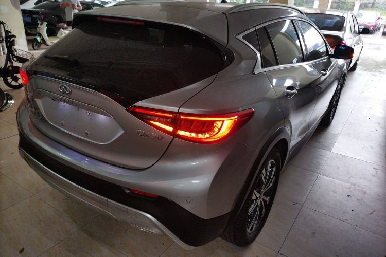 Used Infiniti QX30 2017 1.6T Two-Wheel-Drive Sport Edition Rear Right 45 Deg