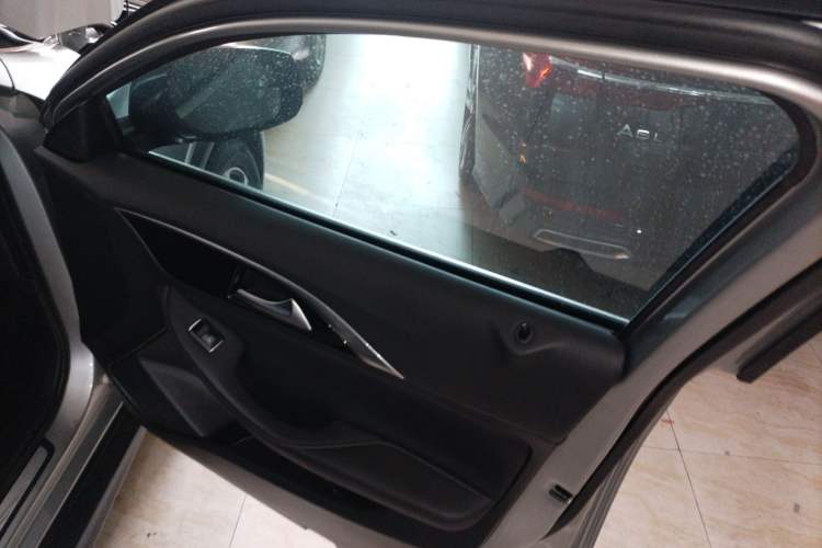 Used Infiniti QX30 2017 1.6T Two-Wheel-Drive Sport Edition Right Front Door Interior