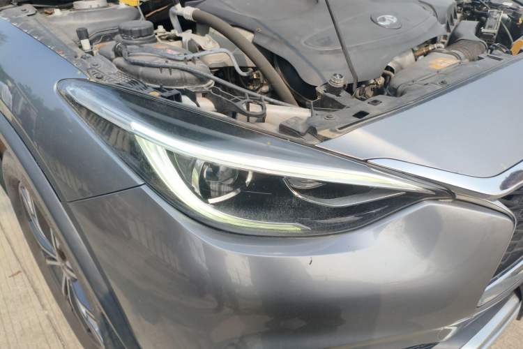 Used Infiniti QX30 2017 2.0T Four-Wheel Drive Sport Edition Right Front Headlight