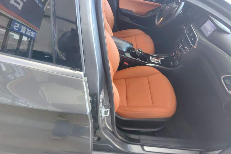 Used Infiniti QX30 2017 1.6T Two-Wheel-Drive Sport Edition Right Front Seat