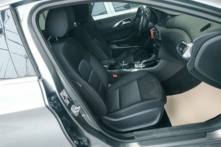Used Infiniti QX30 2017 2.0T Four-Wheel Drive Fashion Edition Right Front Seat