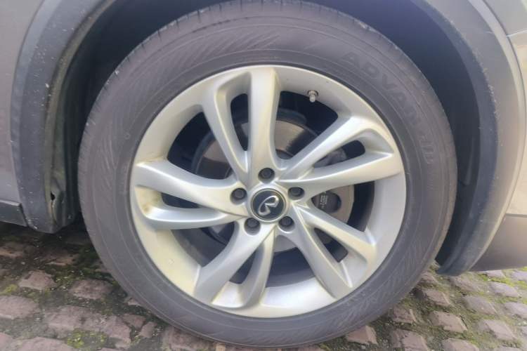 Used Infiniti QX30 2017 1.6T Two-Wheel-Drive Sport Edition Right Front Wheel Hub