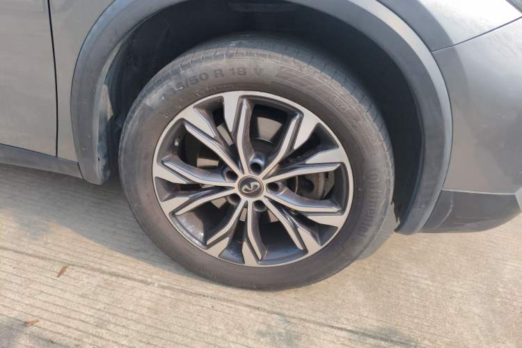 Used Infiniti QX30 2017 2.0T Four-Wheel Drive Sport Edition Right Front Wheel Hub