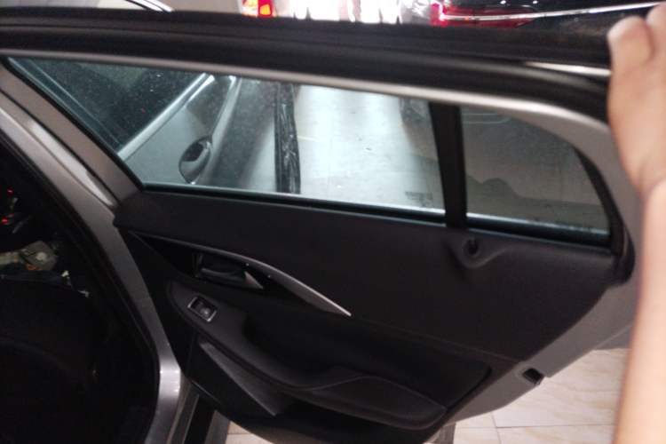 Used Infiniti QX30 2017 1.6T Two-Wheel-Drive Sport Edition Right Rear Door Interior