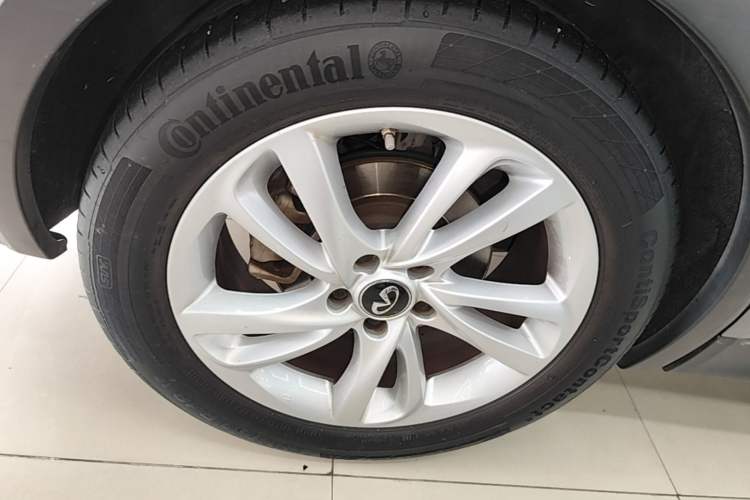Used Infiniti QX30 2017 1.6T Two-Wheel-Drive Sport Edition Right Rear Wheel Hub