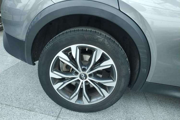 Used Infiniti QX30 2017 2.0T Four-Wheel Drive Fashion Edition Right Rear Wheel Hub