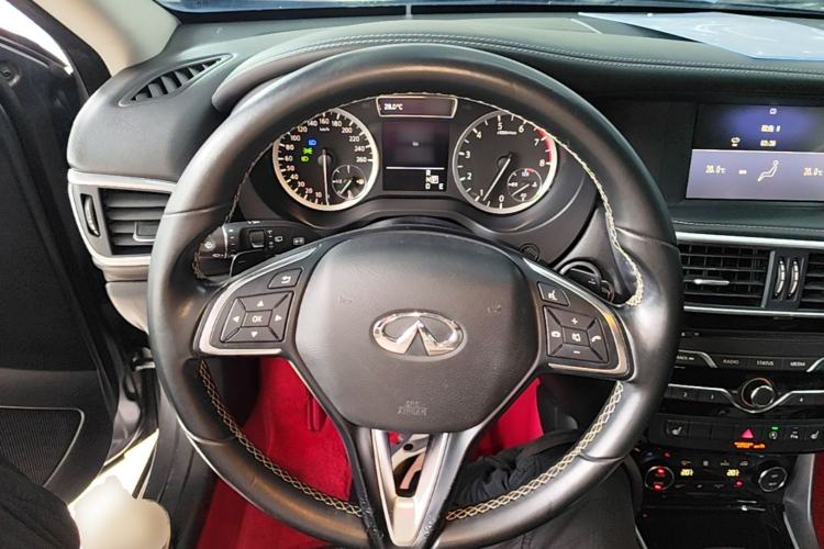 Used Infiniti QX30 2017 1.6T Two-Wheel-Drive Sport Edition Steering Wheel
