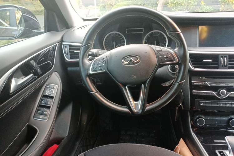 Used Infiniti QX30 2017 2.0T Four-Wheel Drive Fashion Edition Steering Wheel