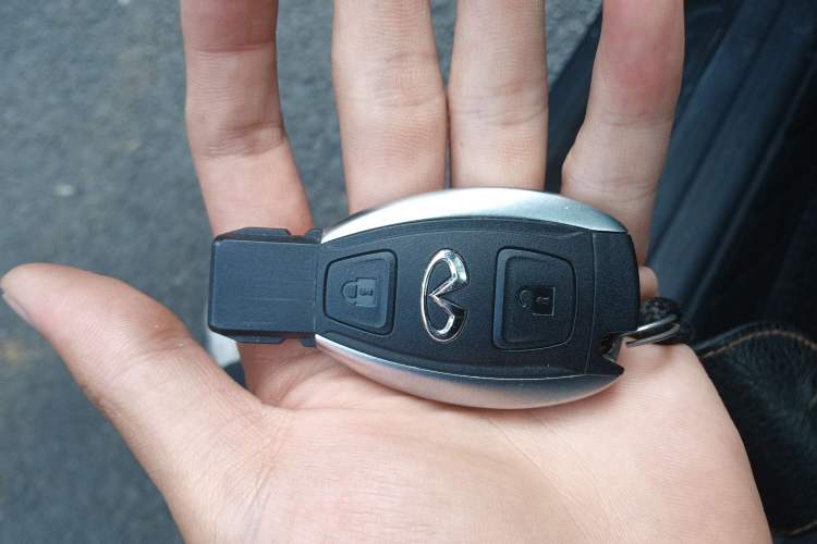Used Infiniti QX30 2017 2.0T Four-Wheel Drive Fashion Edition Vehicle Key