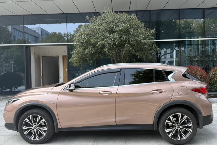 Used Infiniti QX30 2017 2.0T Four-Wheel Drive Sport Edition Exterior 2