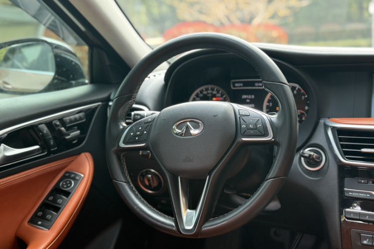 Used Infiniti QX30 2017 2.0T Four-Wheel Drive Sport Edition Interior 2