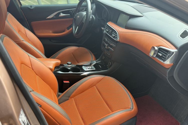 Used Infiniti QX30 2017 2.0T Four-Wheel Drive Sport Edition Interior 9