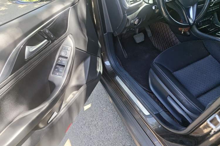 Used Infiniti QX30 2017 1.6T Two-Wheel-Drive Sport Edition Driver Seat