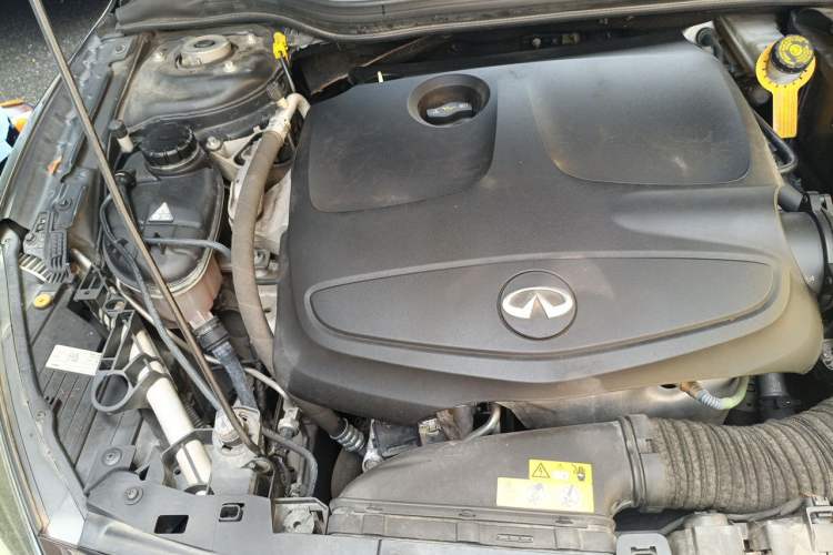 Used Infiniti QX30 2017 1.6T Two-Wheel-Drive Sport Edition Engine Bay Right