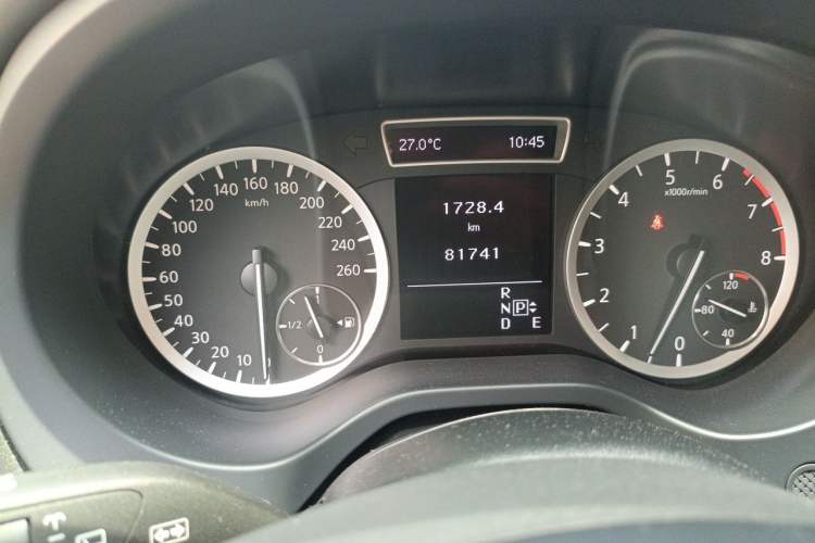 Used Infiniti QX30 2017 1.6T Two-Wheel-Drive Sport Edition Odometer Close Up