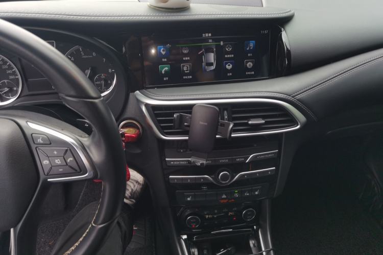 Used Infiniti QX30 2017 1.6T Two-Wheel-Drive Sport Edition Audio And AC Panel