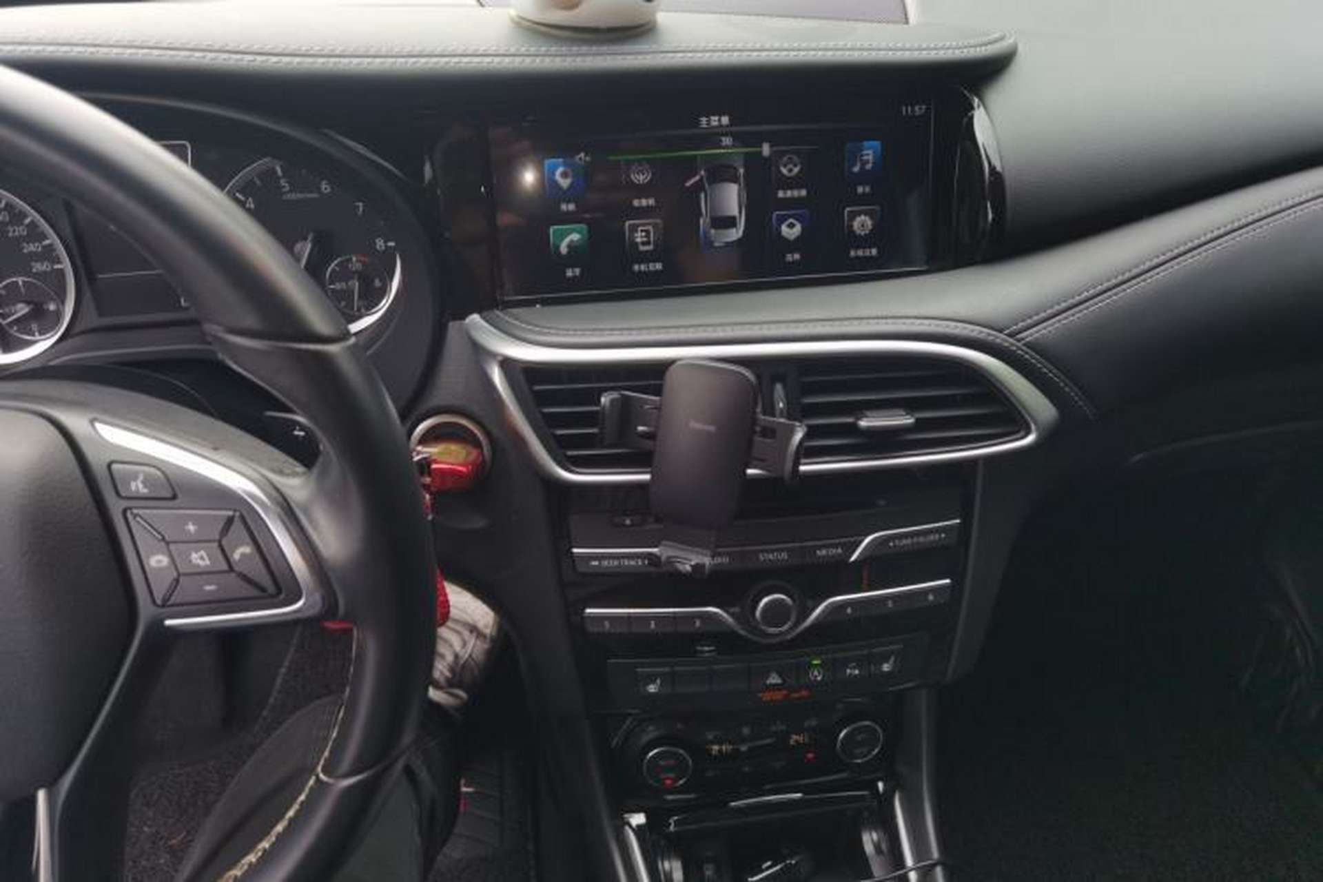 Used Infiniti QX30 2017 1.6T Two-Wheel-Drive Sport Edition Audio And AC Panel