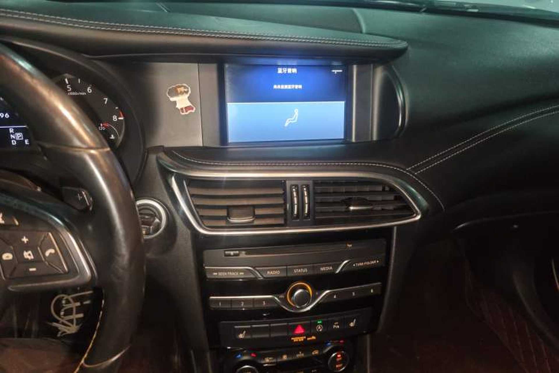 Used Infiniti QX30 2017 1.6T Two-Wheel-Drive Sport Edition Audio And AC Panel