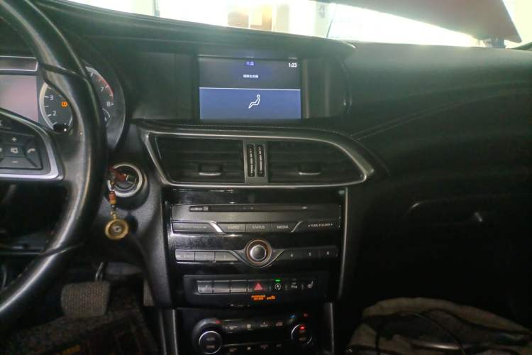 Used Infiniti QX30 2017 1.6T Two-Wheel-Drive Sport Edition Audio And AC Panel