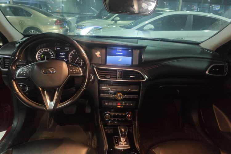 Used Infiniti QX30 2017 1.6T Two-Wheel-Drive Sport Edition Center Console