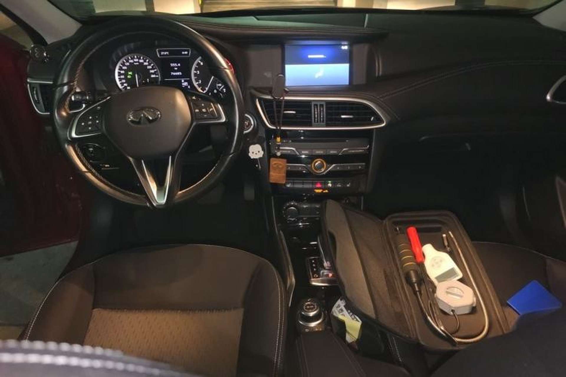 Used Infiniti QX30 2017 1.6T Two-Wheel Drive Fashion Edition Center Console