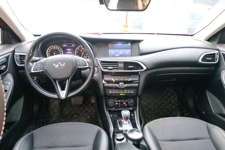 Used Infiniti QX30 2017 2.0T Four-Wheel Drive Sport Edition Center Console